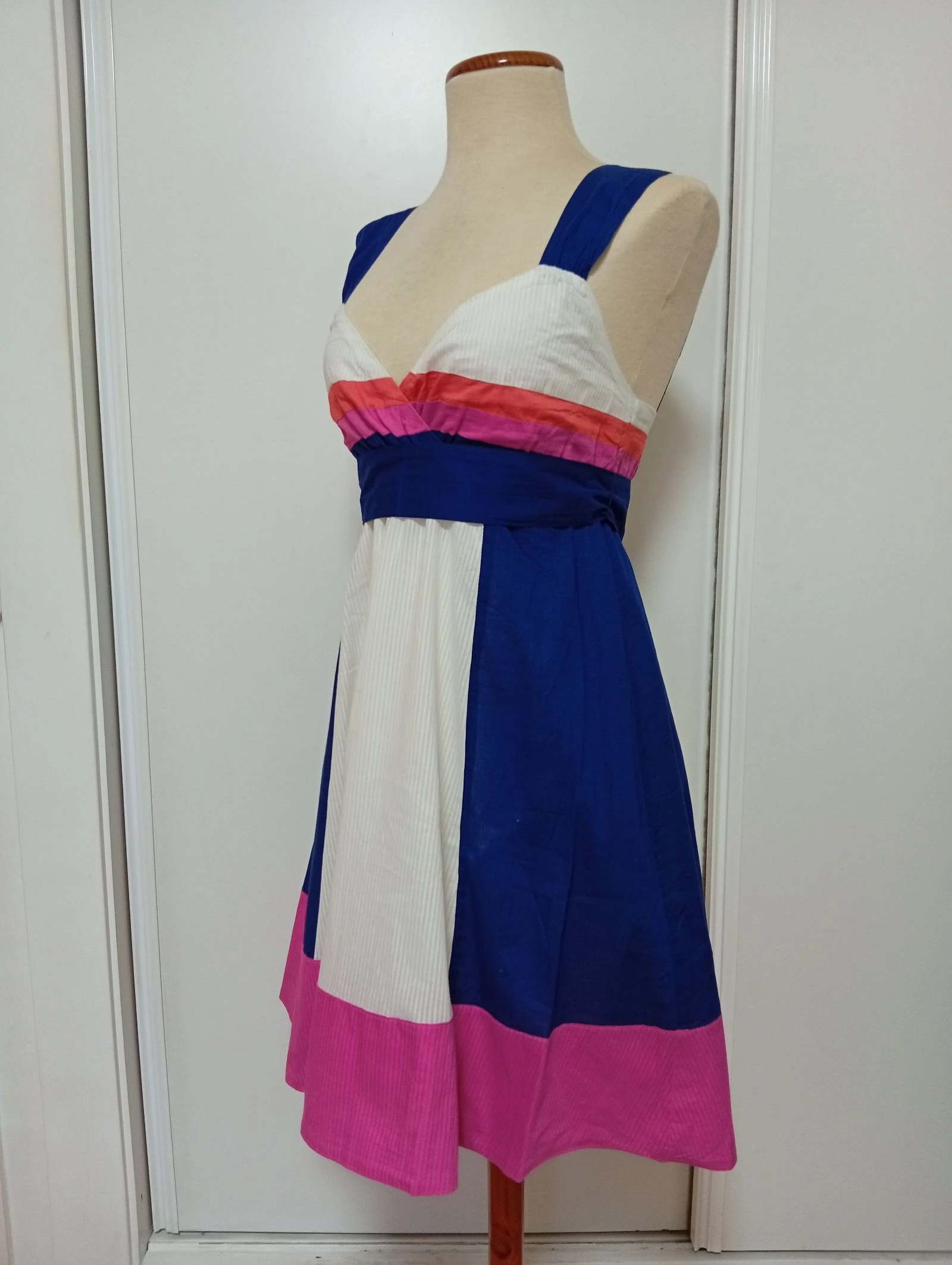 Robe d'été à bretelles et un décolleté en V avantageux – photo 3